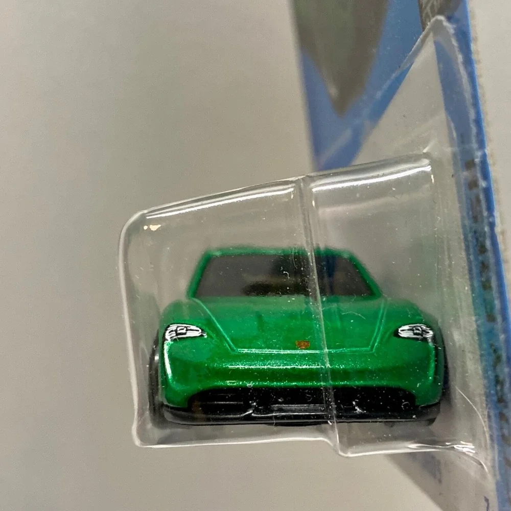 Hot Wheels Porsche Taycan Turbo S 149/250 Factory Fresh 4/5‎ Green Die-cast 1:64